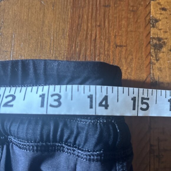 Lululemon Black Running Shorts Ladies Size 6 Zip Pocket - Picture 6 of 6